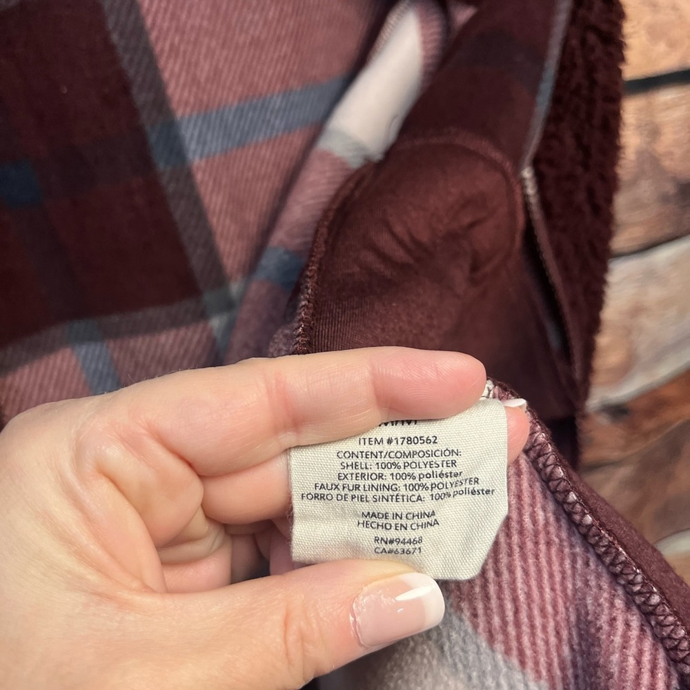 Sage Collective Burgundy Sherpa Vest with Patterned Flannel lining - Picture 8 of 9